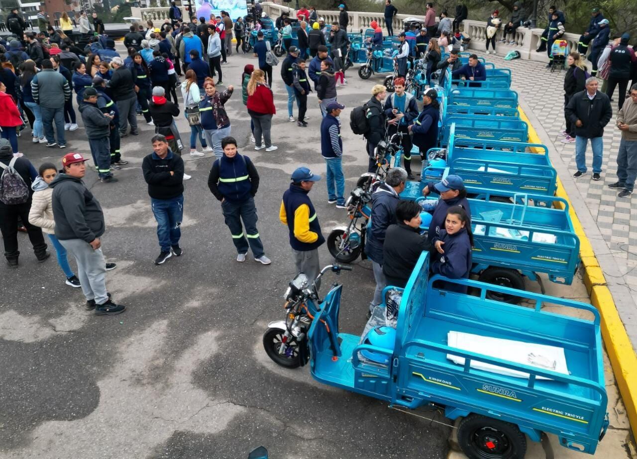 En julio, la Municipalidad entregó 36 motocargas eléctricas a excarreros que dejaron de usar sus caballos. Quedarían unos 120.  