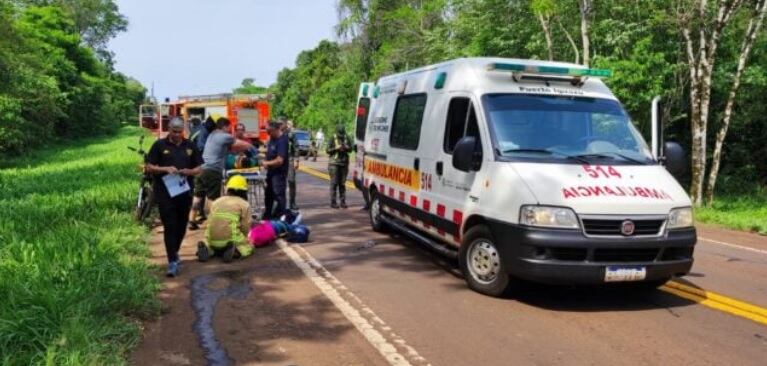 Accidente vial en Puerto Iguazú dejó un saldo de cinco personas heridas.