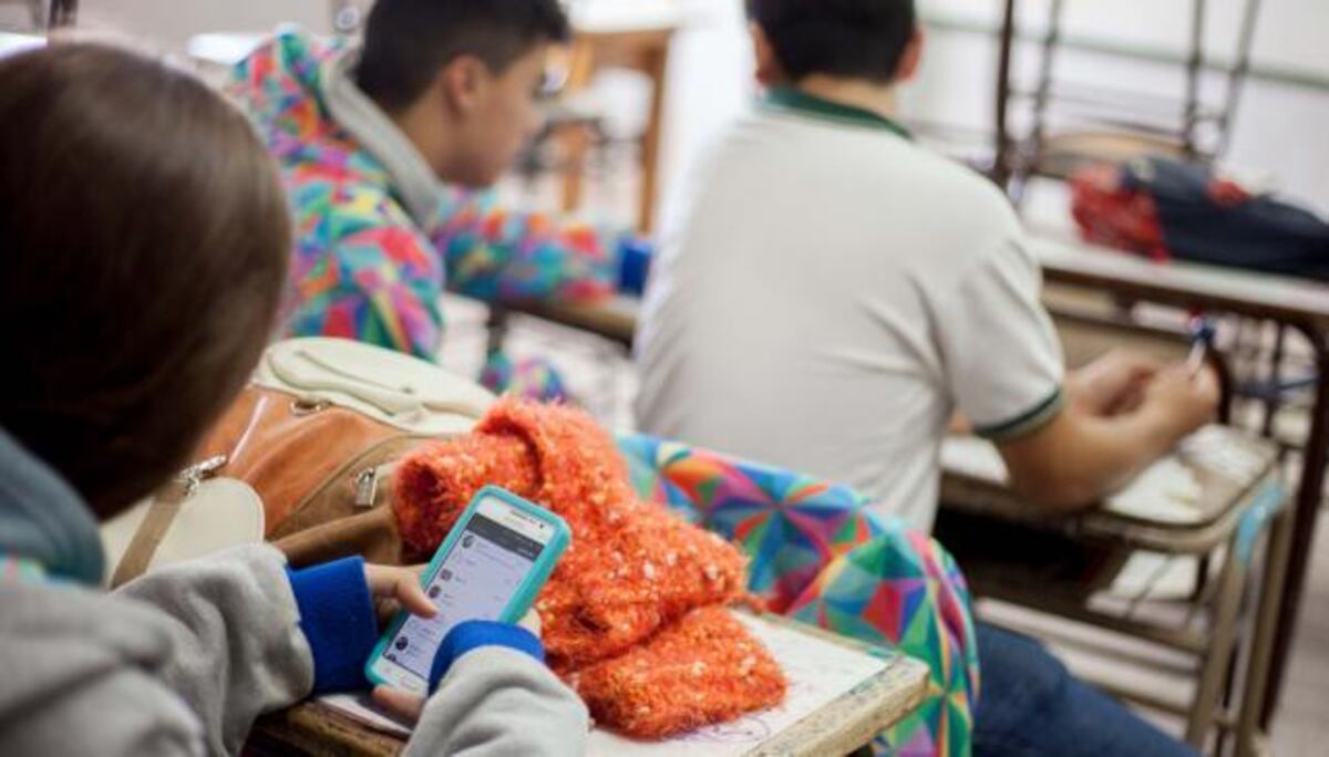 Nuevas reglas: Córdoba regulará el uso de celulares en las escuelas