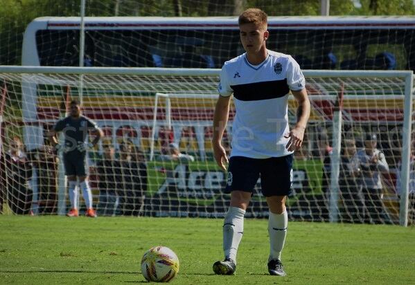 Enzo Martínez jugó en Gimnasia de La Plata y llega a Independiente Rivadavia luego de jugar en ferro de General Pico, La Pampa.