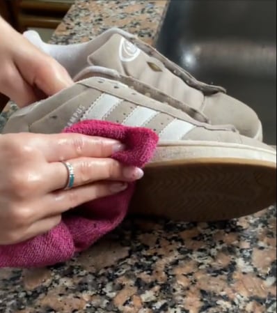 El tip para limpiar las zapatillas de gamuza y que queden como nuevas