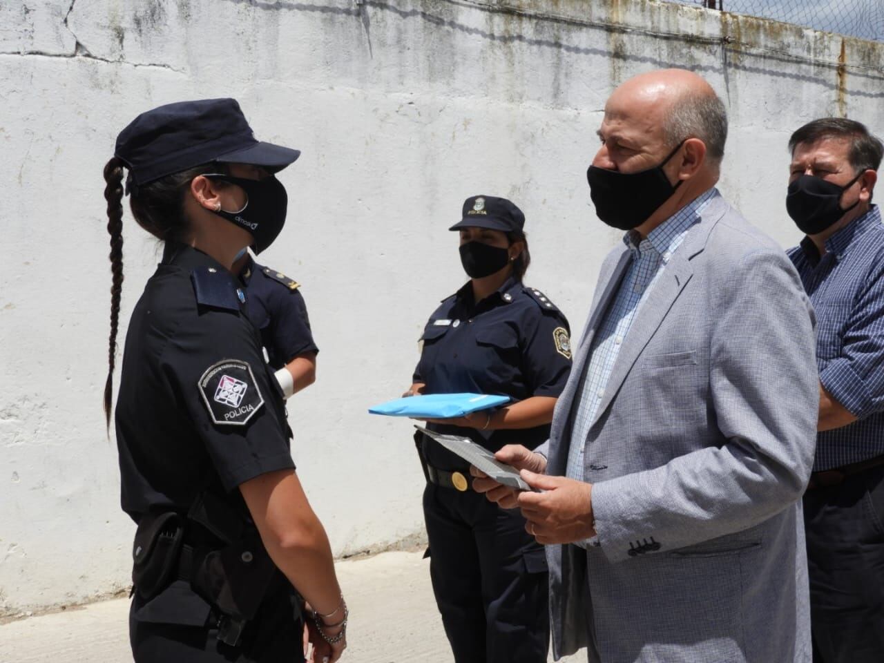 Reconocimiento a policías rosaleños