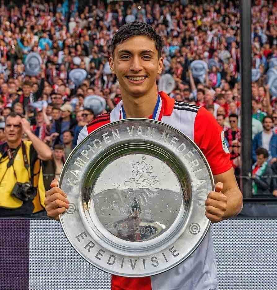 Ezequiel Bullaude mendocino jugador de fútbol que se consagró campeón con Feyenoord de Róterdam de la Eredivisie de los Países Bajos.