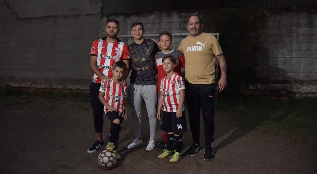 Todos juntos. Los Watson entrenan en el patio de su casa, para no perder el ritmo. (Archivo / La Voz)