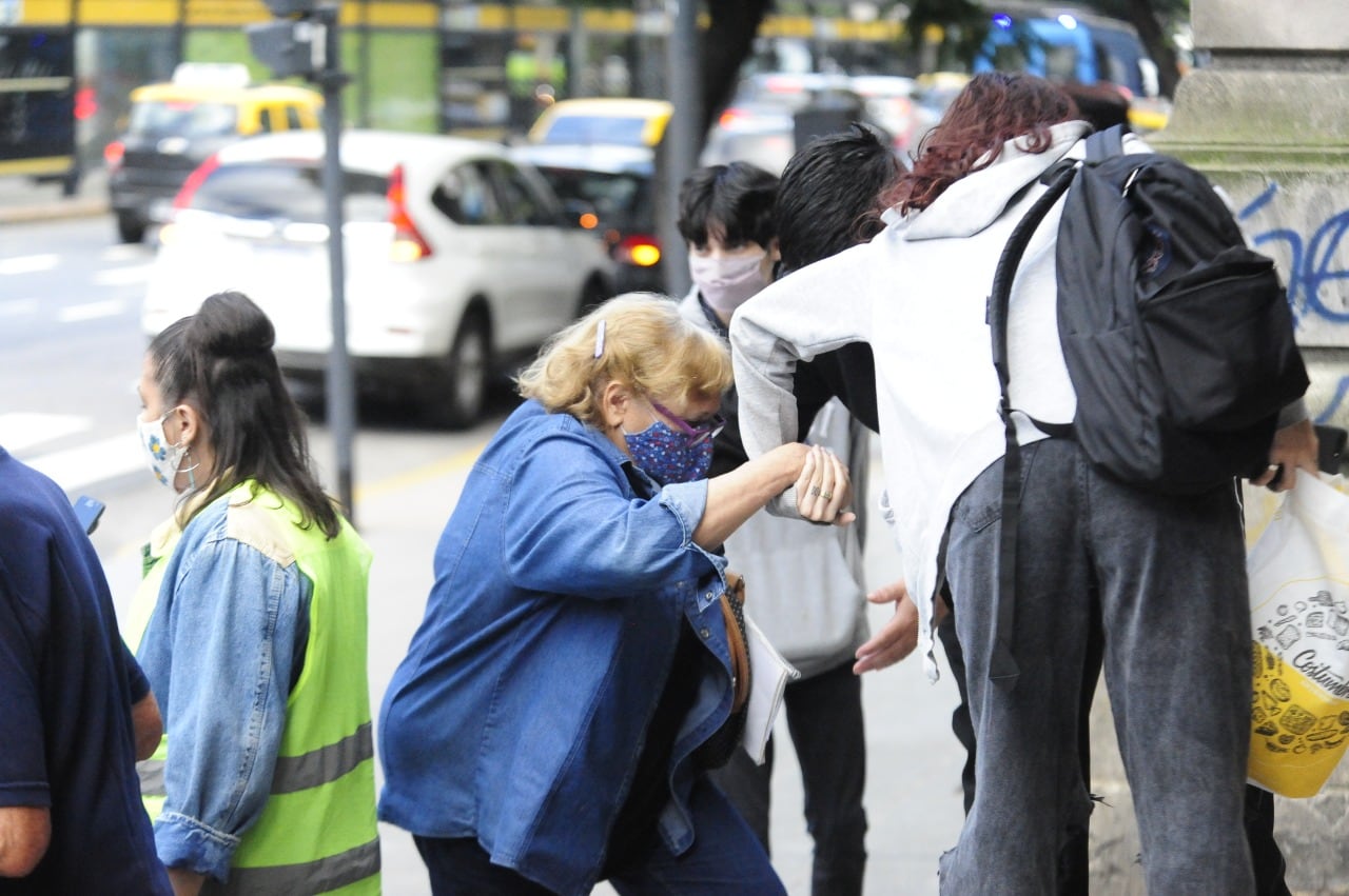 En la Ciudad también darán segundas dosis de AstraZeneca para adultos mayores. (Clarín)