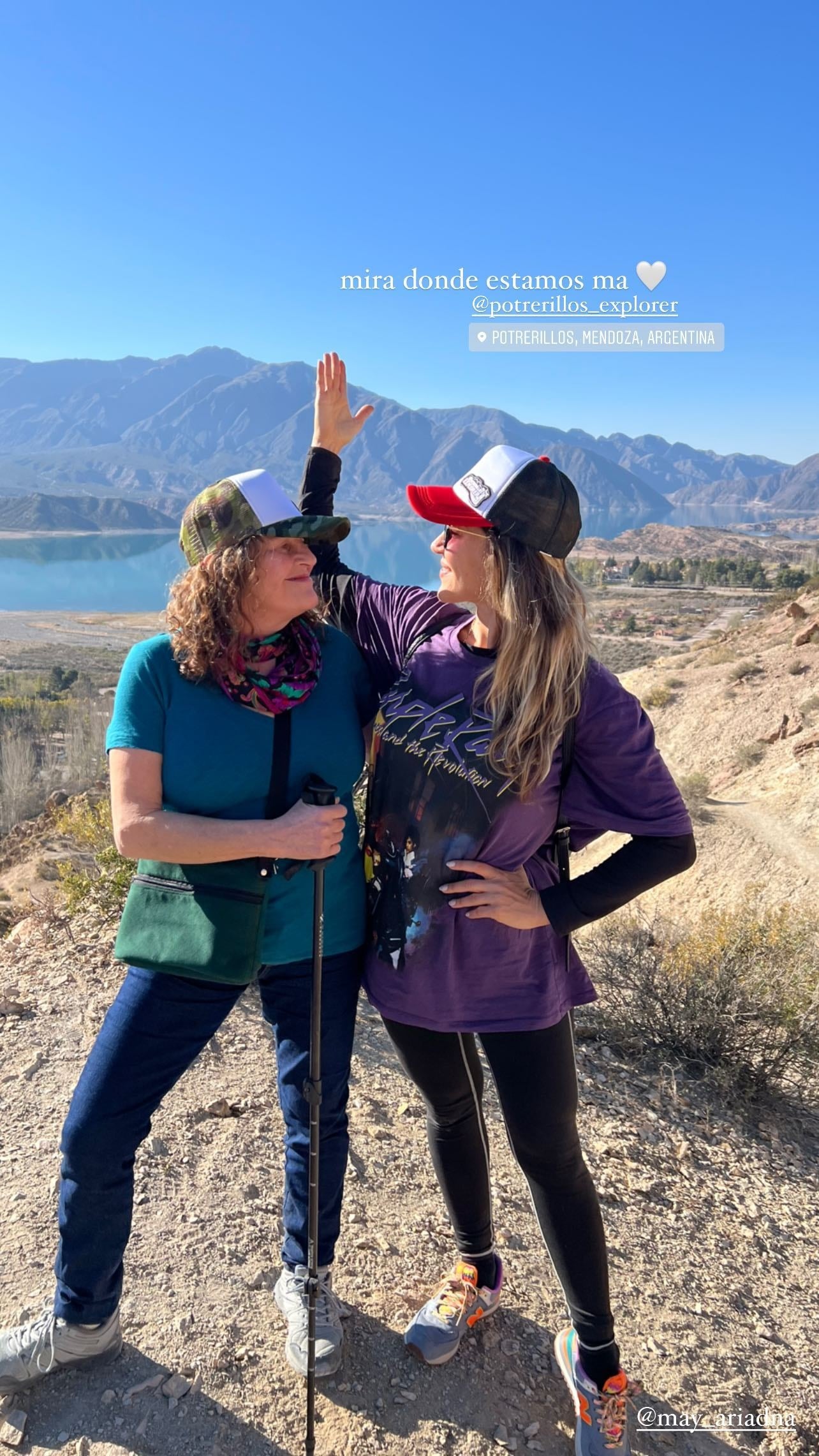 Jimena Barín y su mamá en Potrerillos, Mendoza.