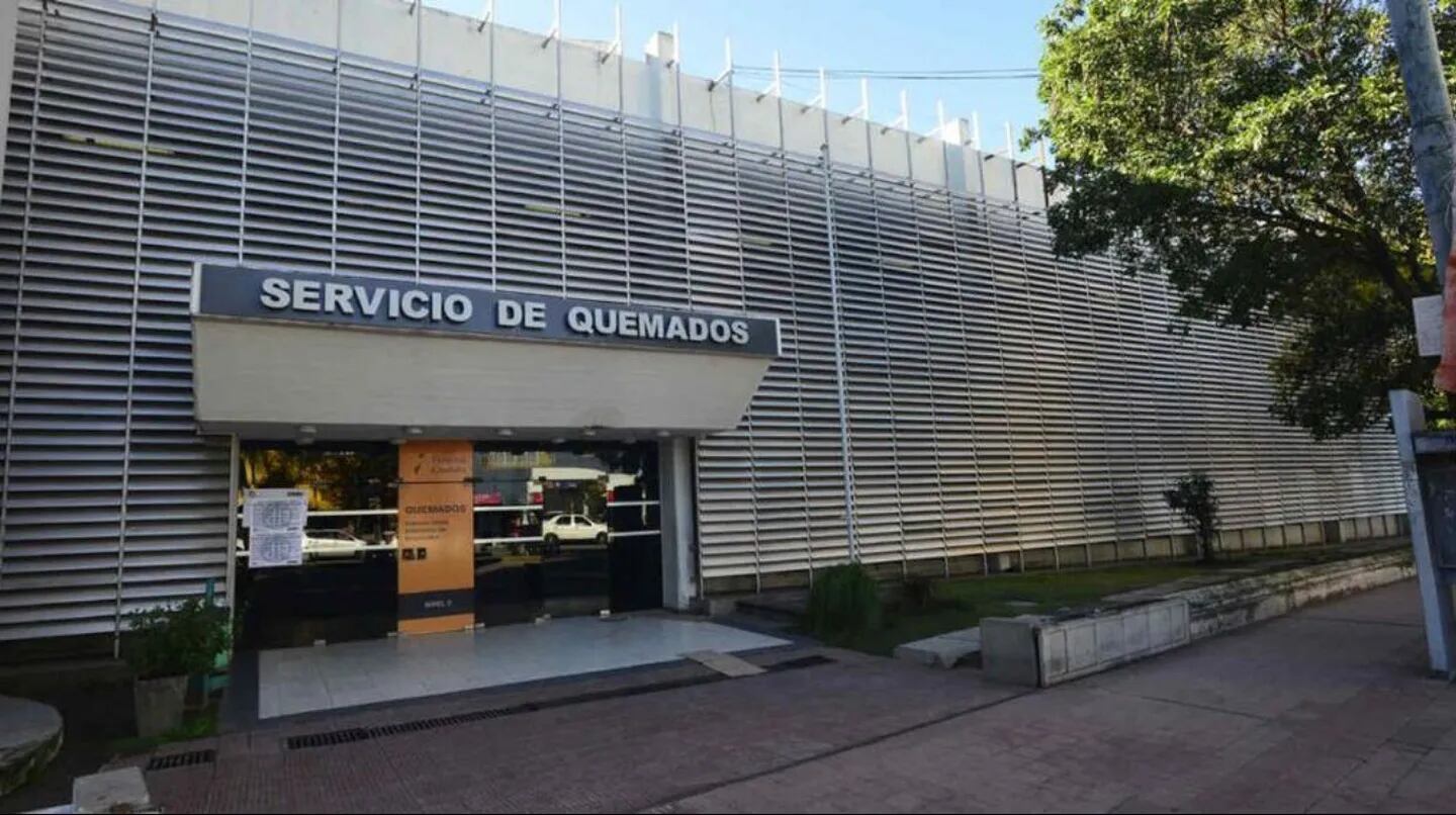 El hombre fue trasladado al Instituto del Quemado de la ciudad de Córdoba por un servicio de emergencias. Foto: Gentileza La Voz