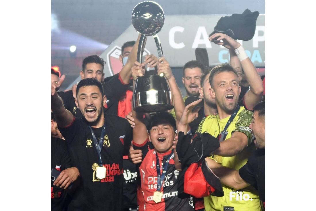 El Pulga Rodríguez y los festejos de Colón campeón.