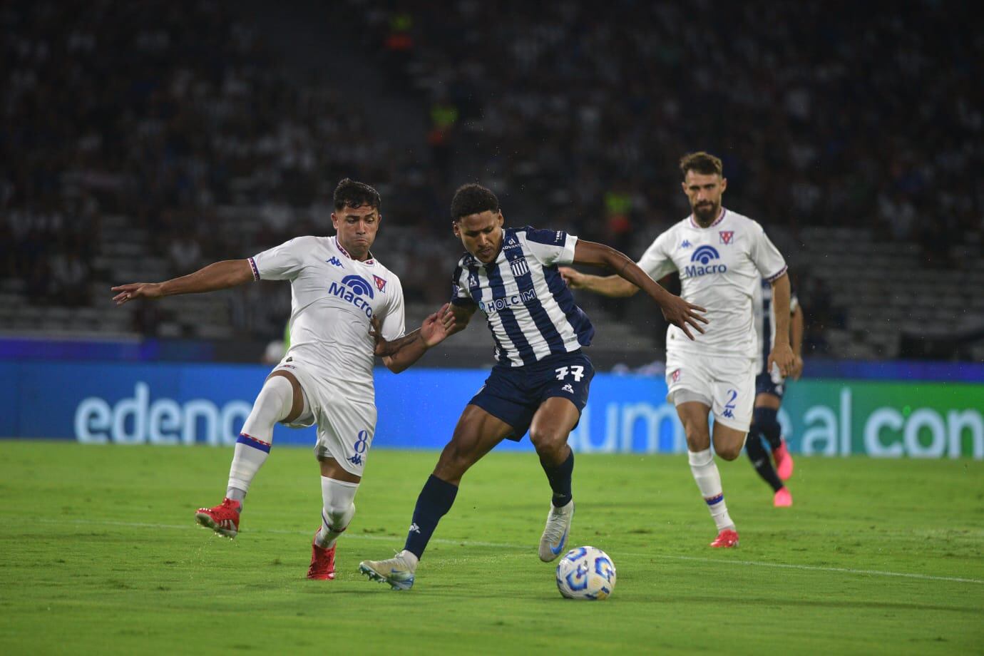 Talleres en su partido ante Tigre, por el Torneo Apertura. (Nicolás Bravo / La Voz).