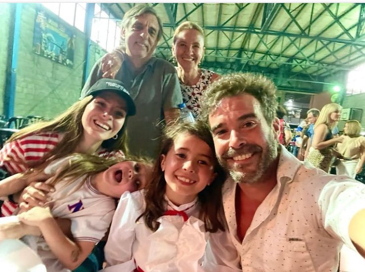 Nicolás Cabré y China Suárez junto a su hija Rufina. Foto: Instagram.