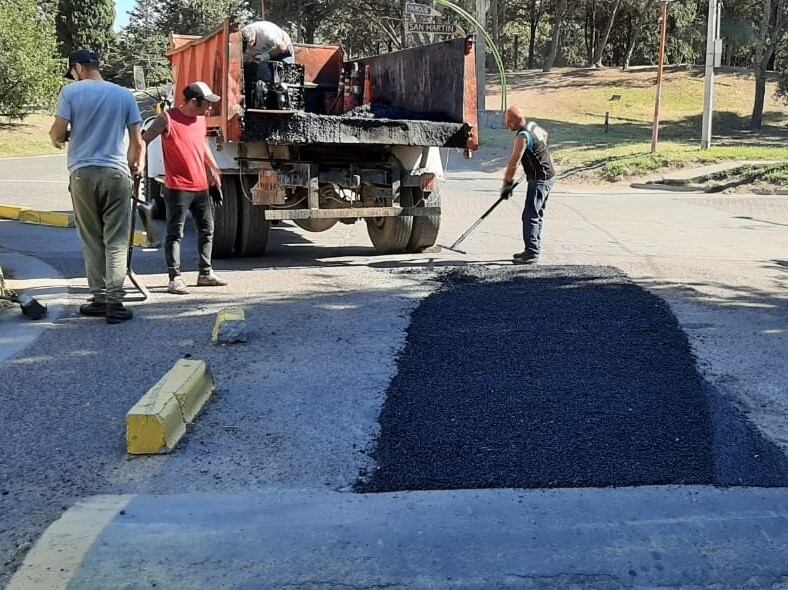 El Municipio realiza trabajos de bacheo en la ciudad