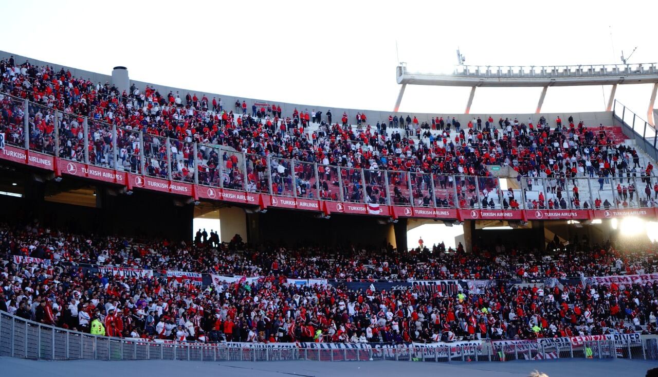 Ingresaron 20 mil personas más de las permitidas al Monumental.