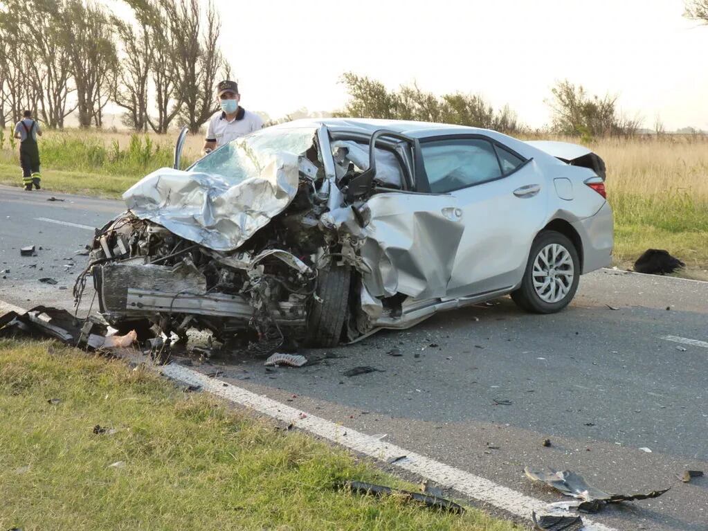 El Toyota Corolla que protagonizo el choque en la ruta 188 en La Pampa.