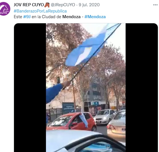 Mendoza se movilizó en el banderazo por la República.