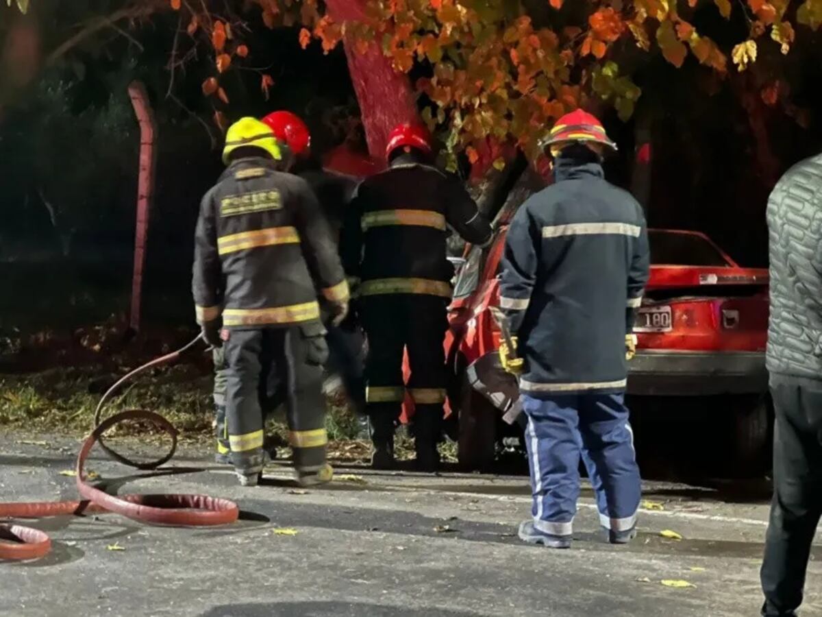 Impresionante accidente en Pocito: un hombre murió al impactar contra un árbol