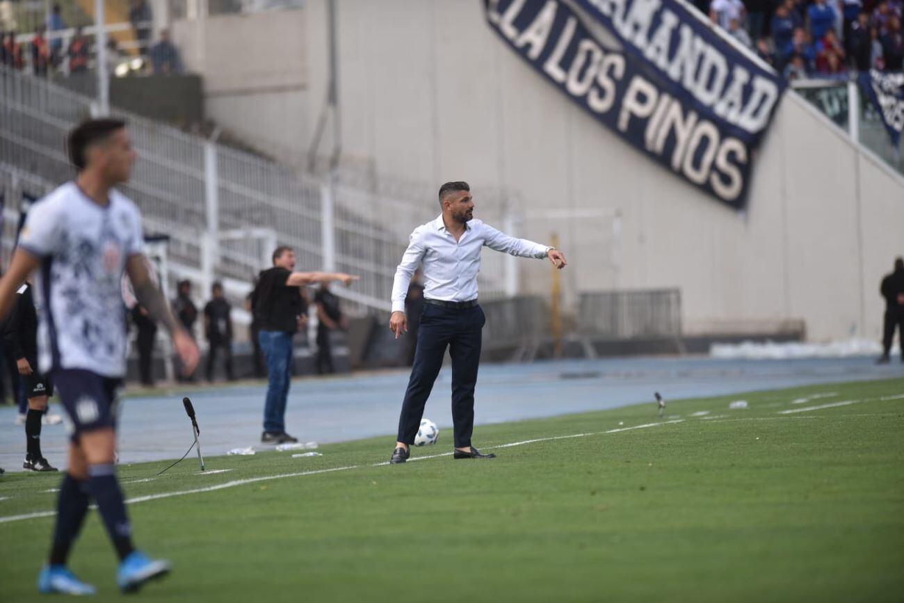 Talleres empató sin goles ante Banfield y el equipo cordobés se fue silbado de la cancha. El entrenador Javier Gandolfi habló de esto en la conferencia de prensa posterior al encuentro. (Javier Ferreyra / La Voz)