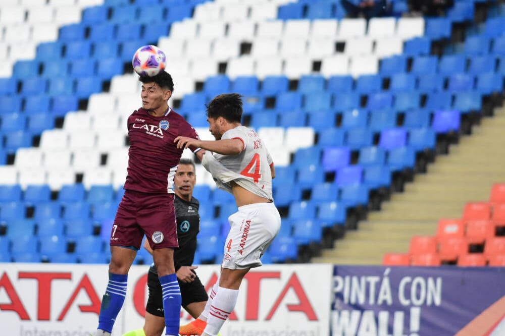 Godoy Cruz enfrenta a Argentinos JUniors en el Malvinas Argentinas por la fecha 25 de la Liga Profesional / Mariana Villa.