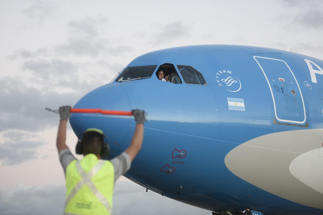 Guillermo Francos: “Si los gremios no aceptan la privatización, vamos a terminar con Aerolíneas Argentinas”
