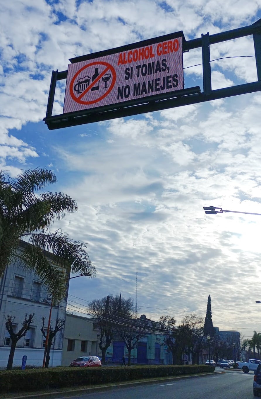 Tres Arroyos: se colocaron carteles con luces LED sobre las avenidas céntricas