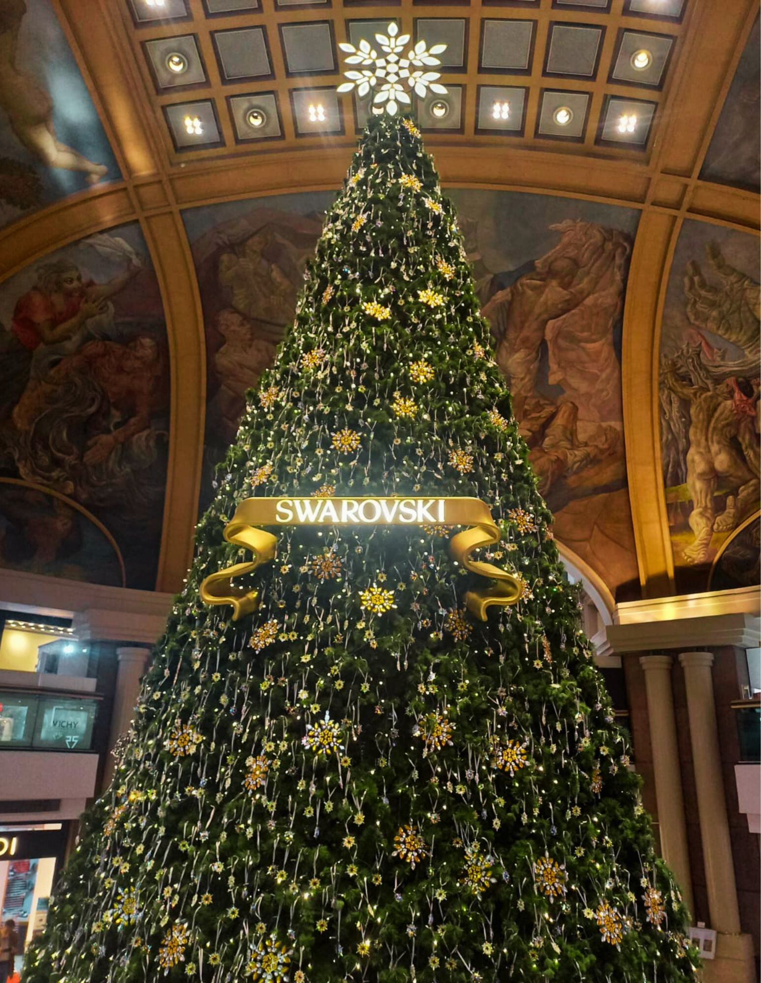 El Árbol de Navidad de Swarovski se puede visitar en Galerías Pacífico.