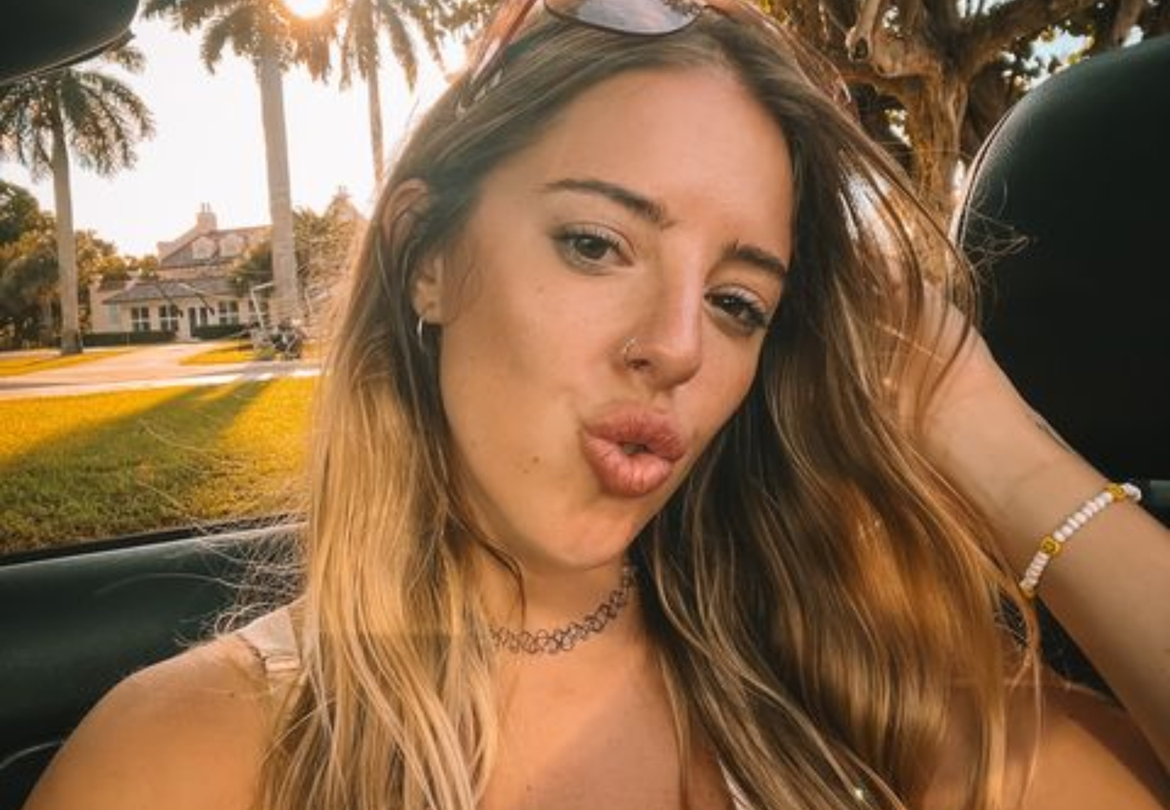 Nati Jota posó de espaldas y encendió Instagram con una microbikini explosiva
