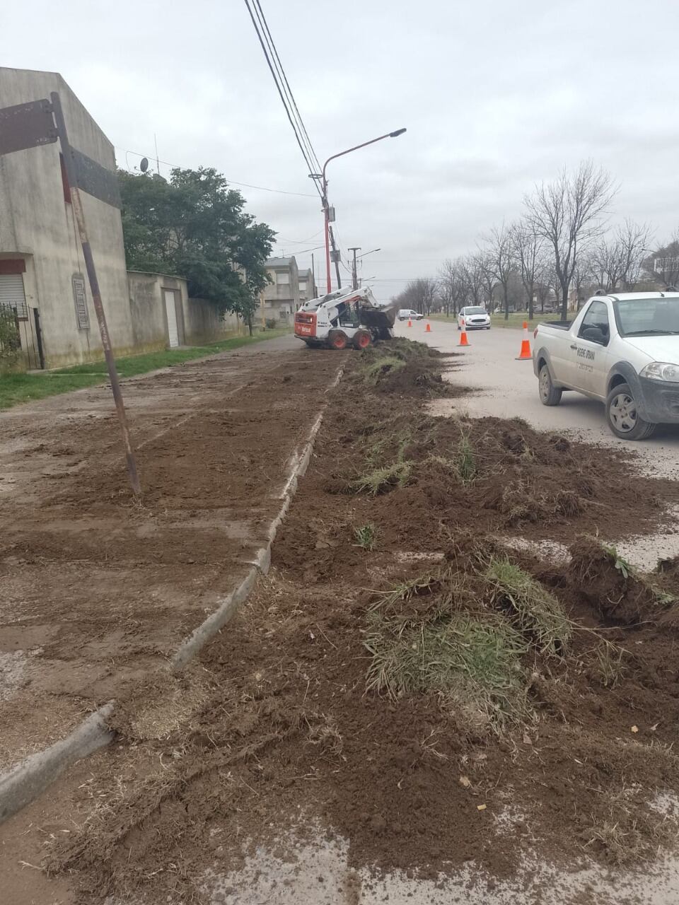 El equipo de Barrios Limpios continúa trabajando en la limpieza de basureros clandestinos en distintos puntos de la ciudad.