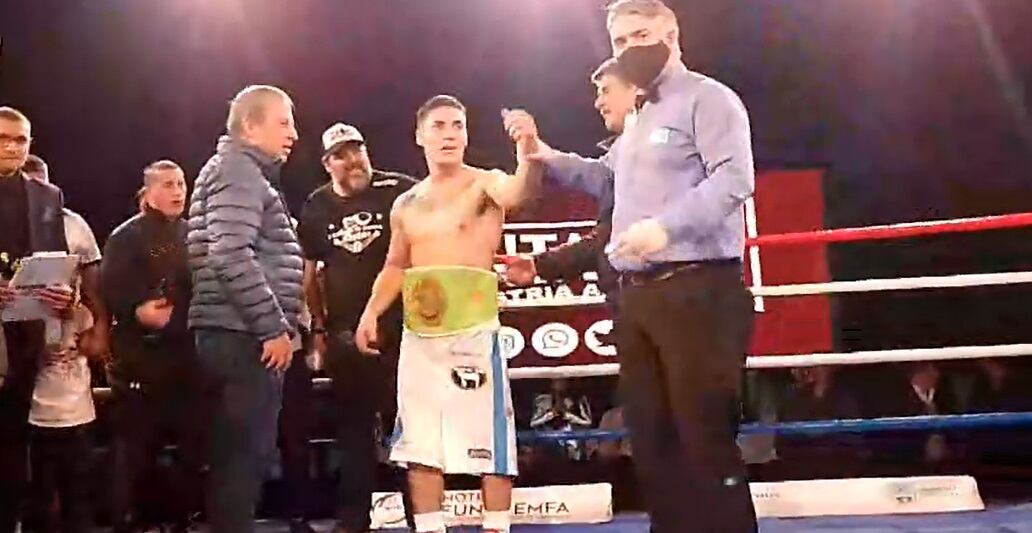 Maximiliano Segura se consagró campeón Sudamericano superligero de boxeo.