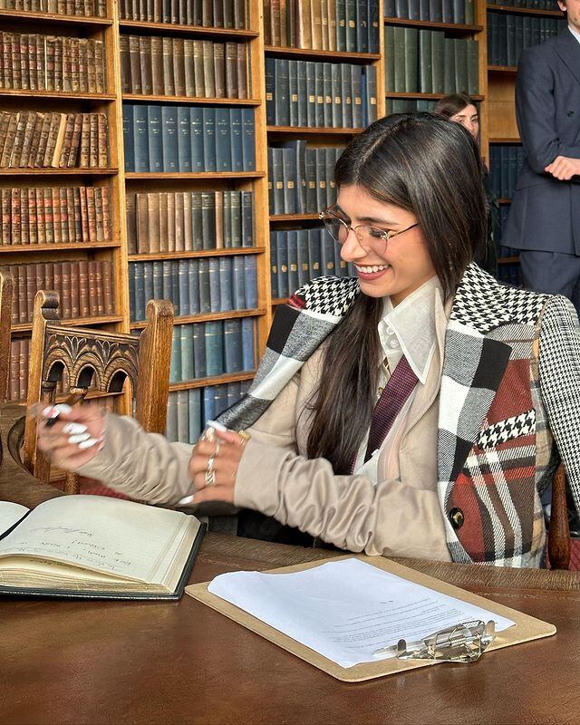 Mia Khalifa en la Universidad de Oxford.