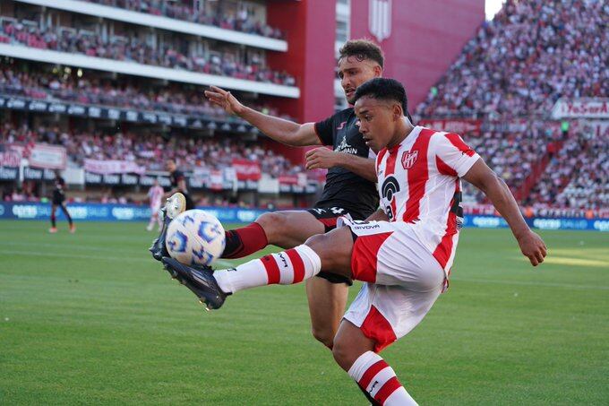 Damián Puebla, el goleador de Instituto, puso a la Gloria en partido contra Estudiantes.