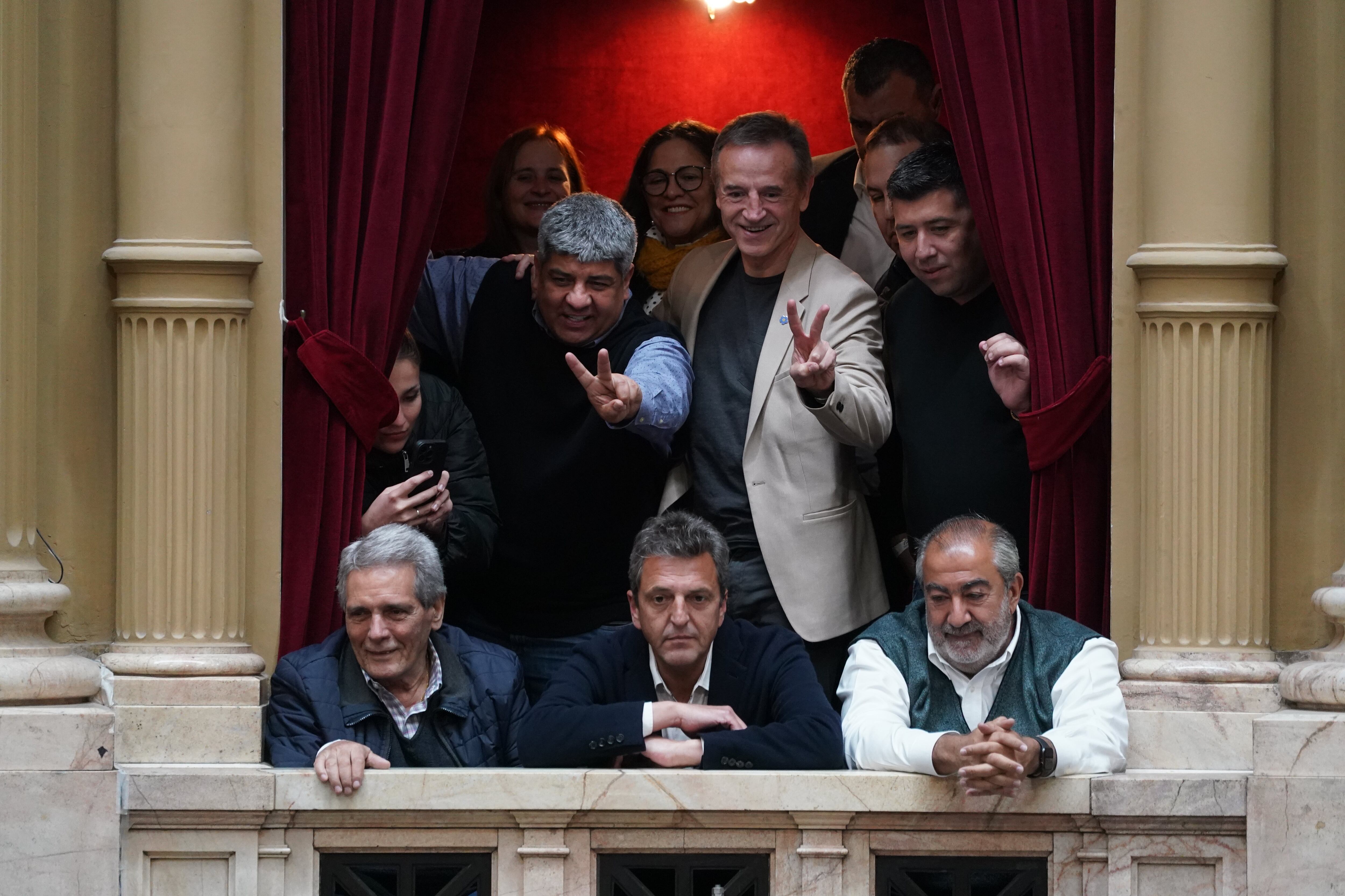 Sergio Massa con Pablo Moyano y Héctor Daer en Diputados. Foto Clarín