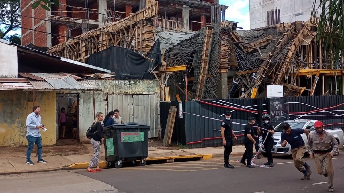 Grave accidente en la construcción: un edificio se desplomó y seis obreros resultaron heridos.