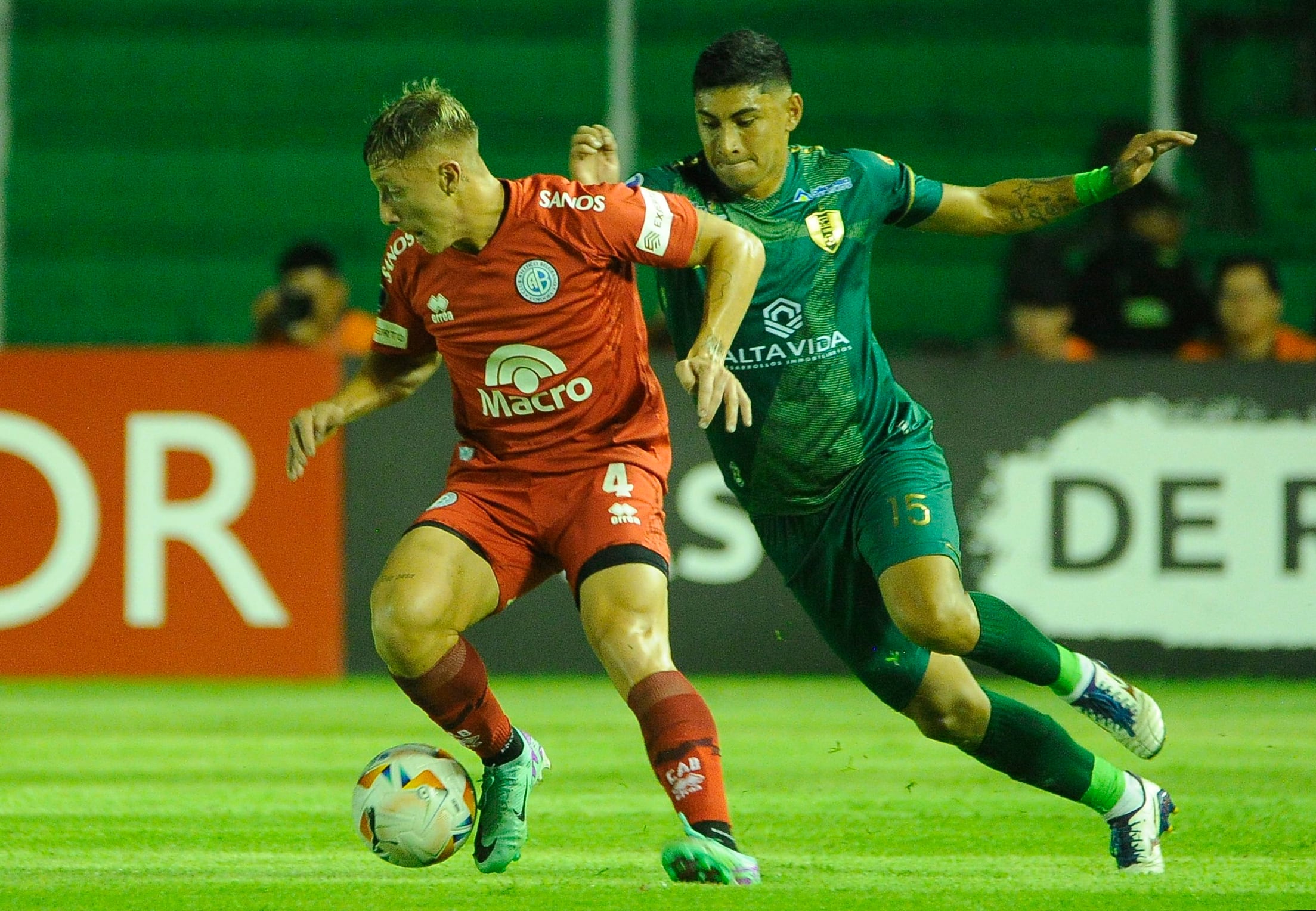 Juan Barinaga, lateral de Belgrano en la visita a Real Tomayapo de Bolivia, por la Copa Sudamericana. (Fotobaires)