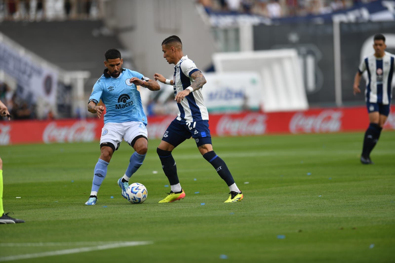 Talleres y Belgrano, en duelo por la fecha 17 de la Liga Profesional en el Kempes. (Facundo Luque / La Voz)