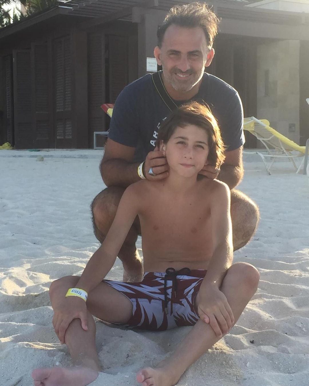 Diego junto a su hijo.