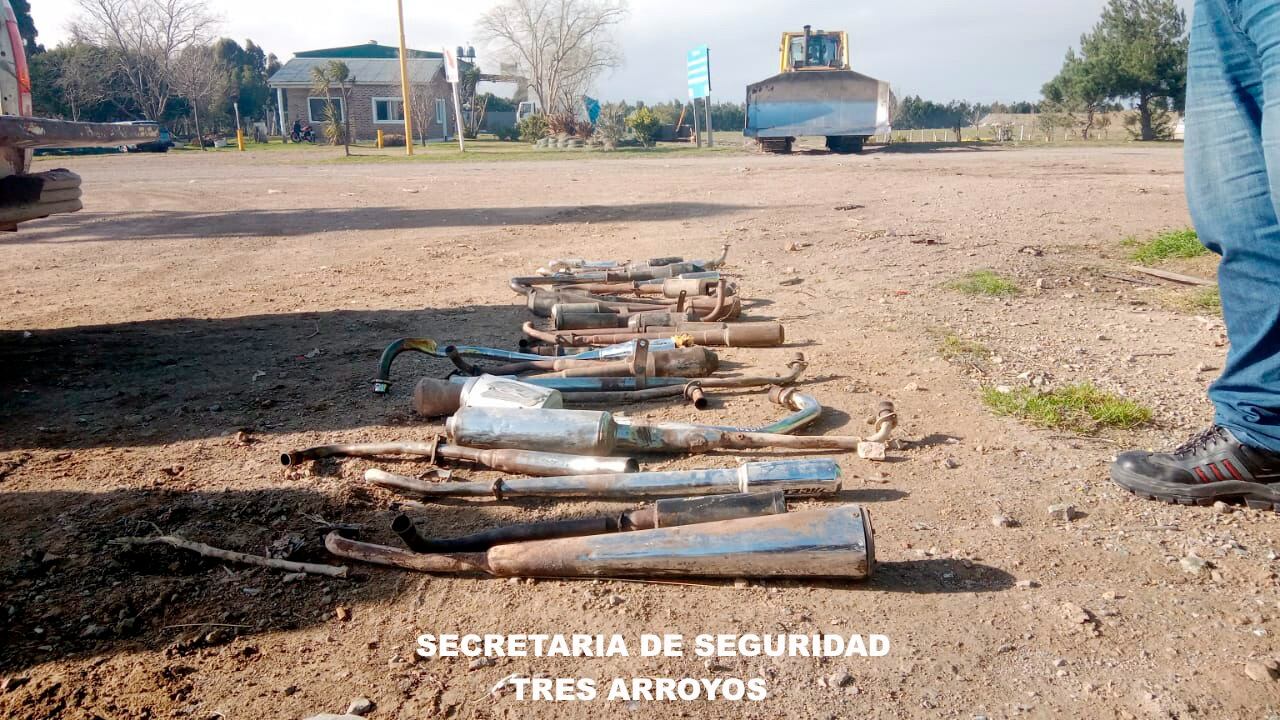 Destruyeron 30 caños de escape secuestrados por ruidos molestos en Tres Arroyos