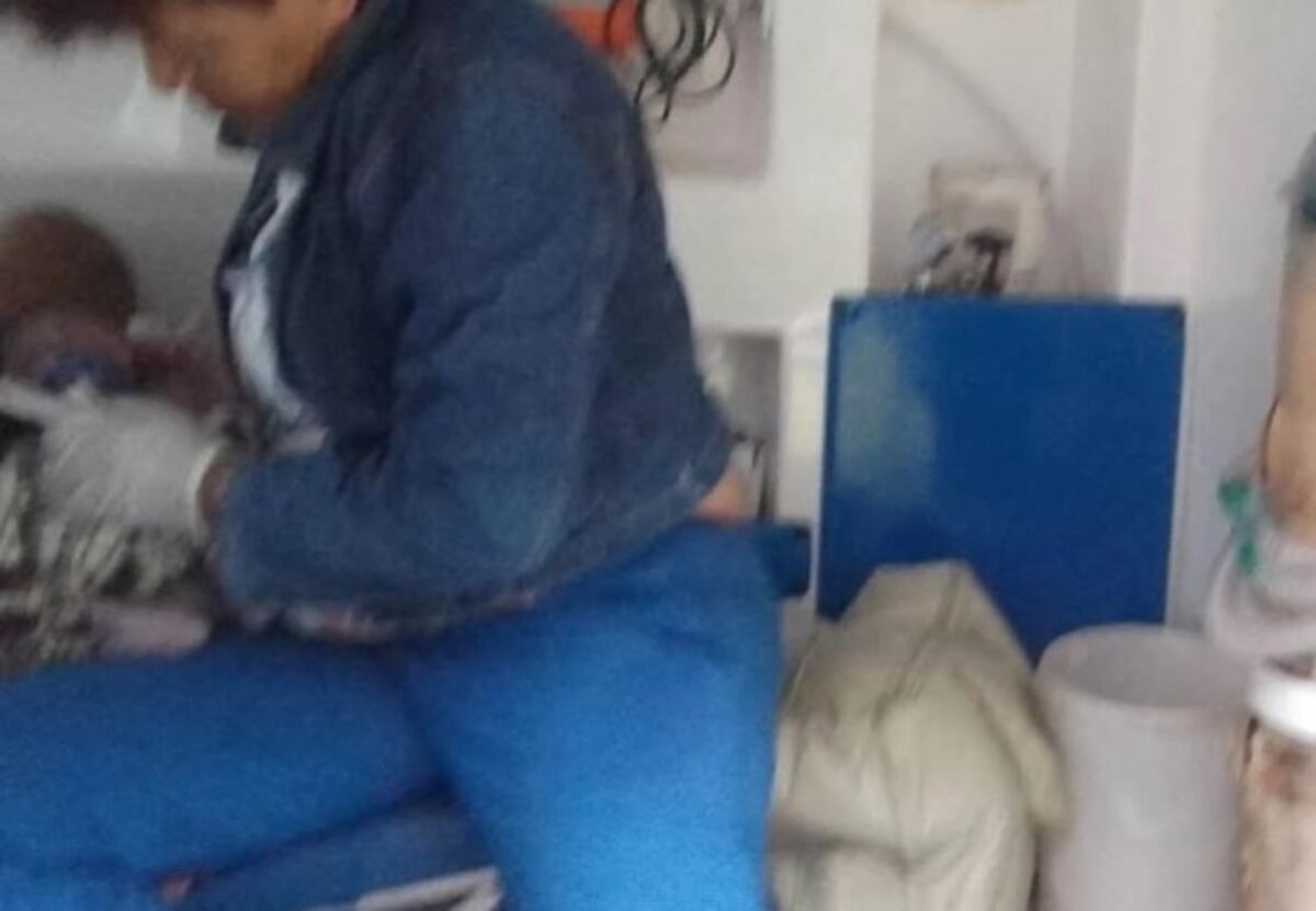 Mujer dio a luz en una ambulancia en Pozo Azul