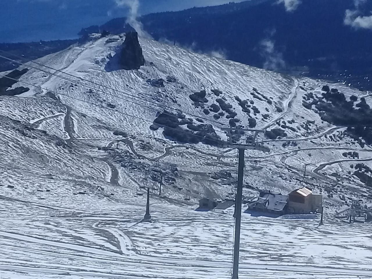 Los turistas y vecinos fueron sorprendidos por postales blancas.