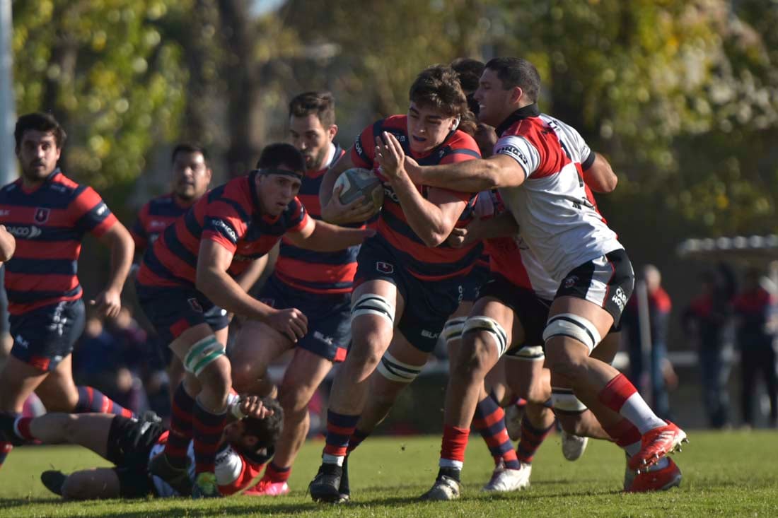 Universitario vs La Tablada en alto Alberdi
(Facundo Luque / La Voz)