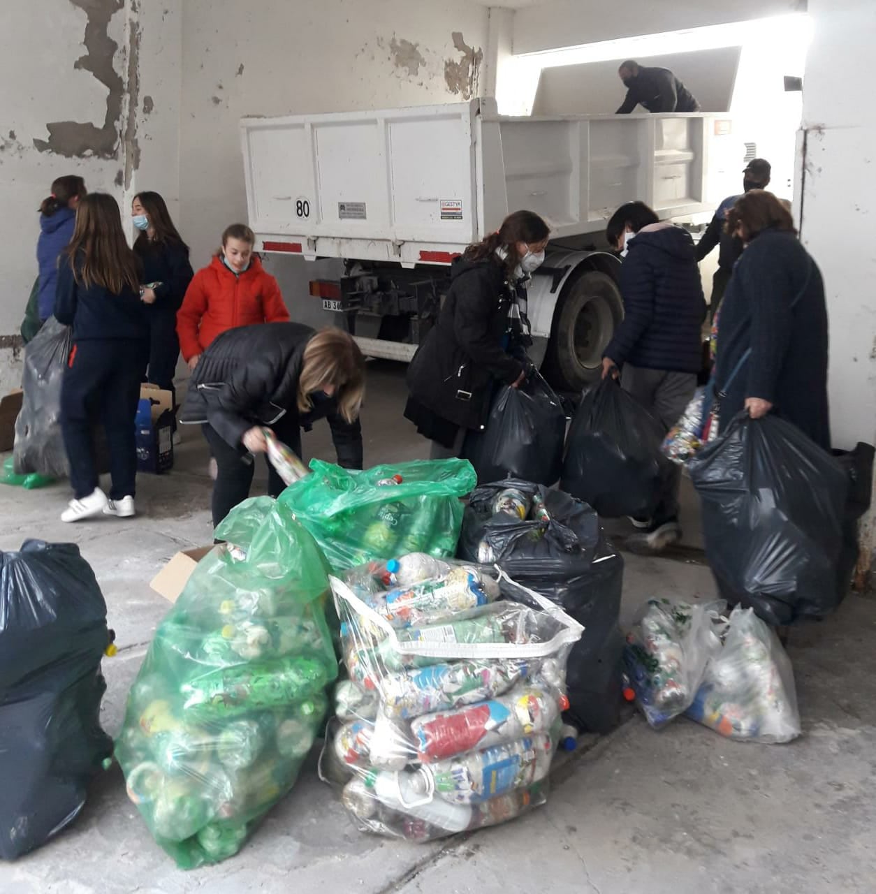 Primer envío a la Fundación "Botellas de Amor"