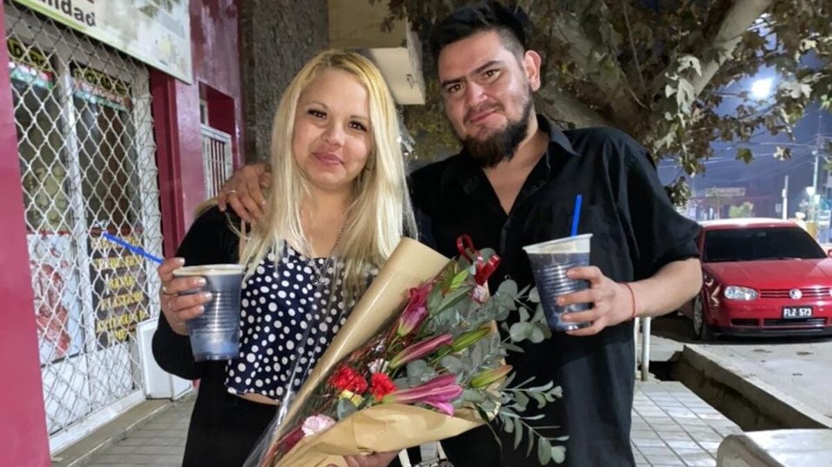 La historia detrás del sanjuanino viral que le propuso casamiento a su novia en un bar