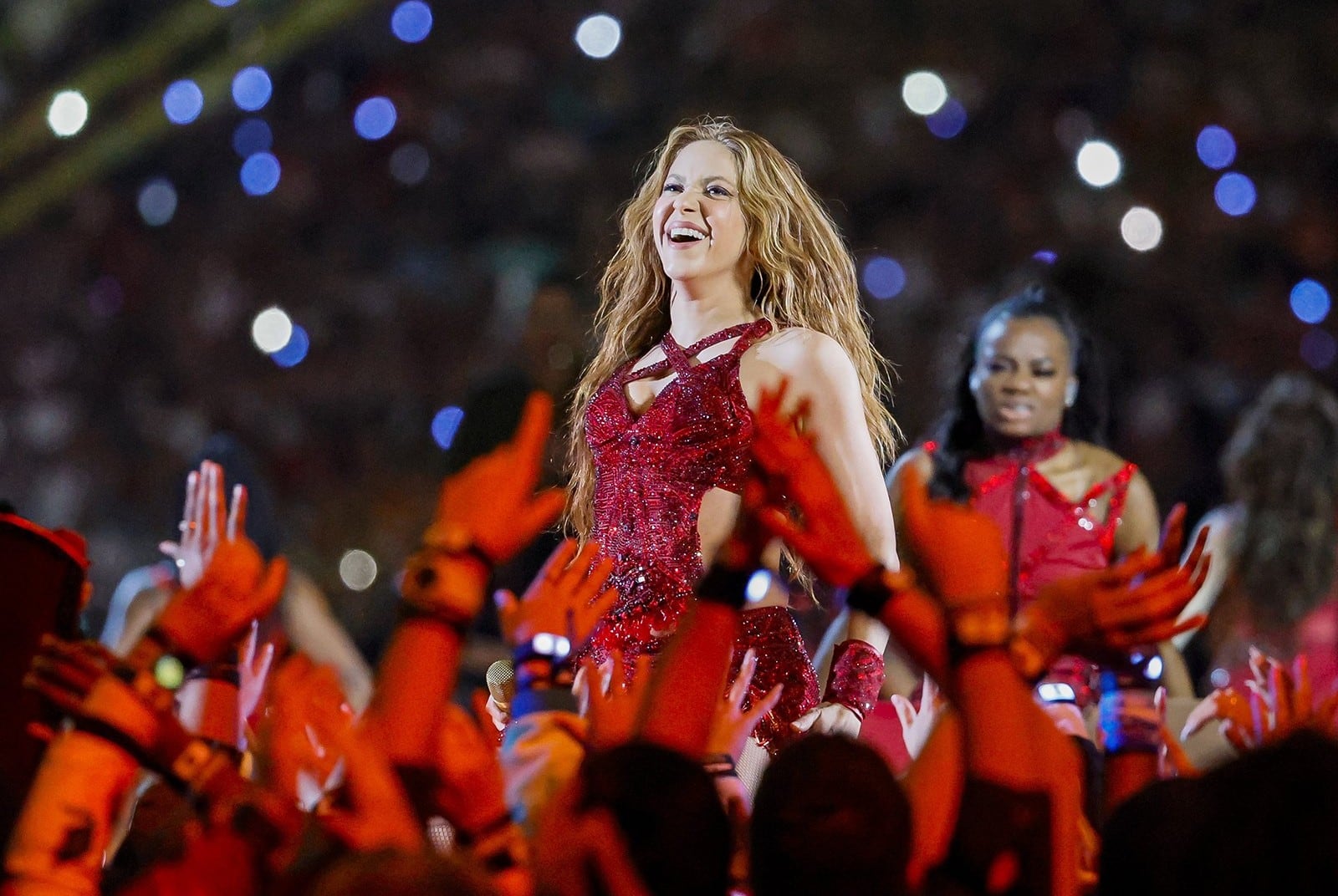 Shakira, durante el show que ofreció en el Super Bowl de 2020, junto a J Lo. (DPA)