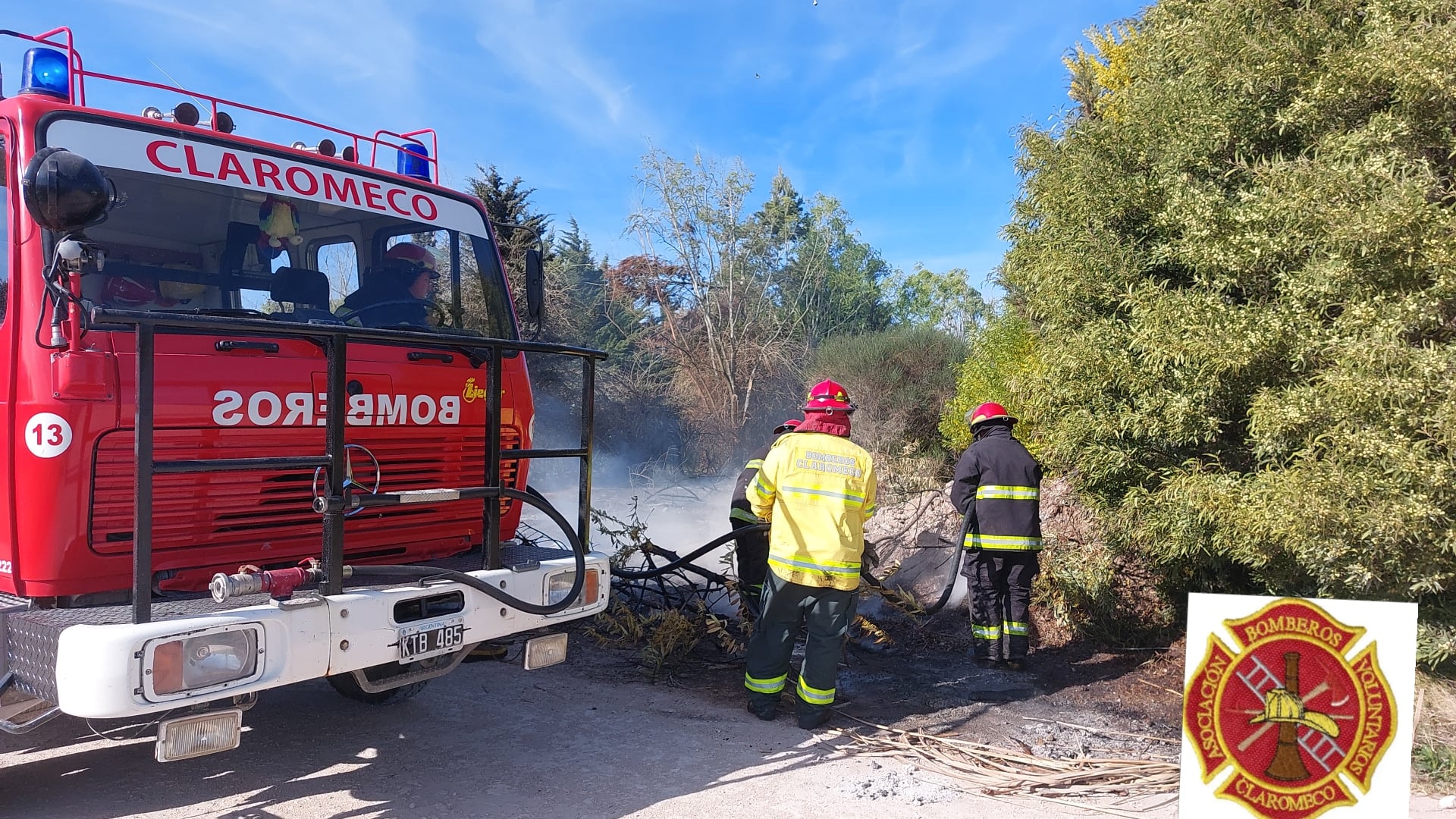 Bomberos de Claromecó combatieron un incendio en un terreno sobre calle 19