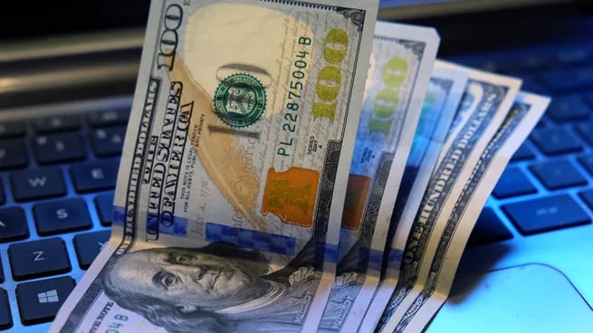 El dólar "blue" cerró agosto a $735.