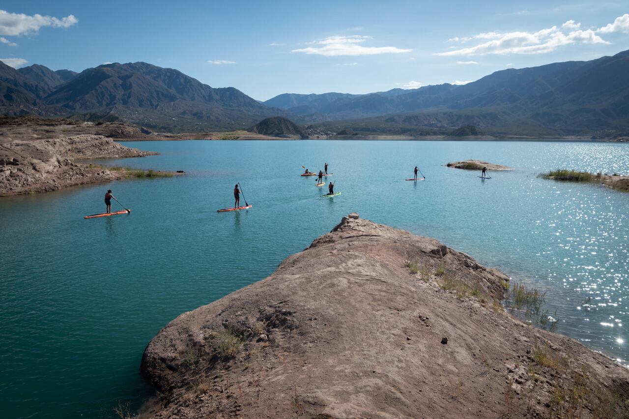 Paseo en tablas SUP y kayaks en Potrerillos.