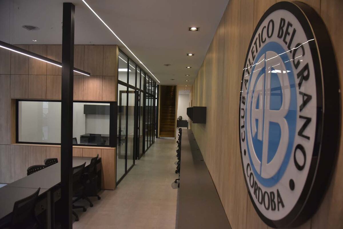 En fotos: Belgrano inauguró oficinas de la renovada sede social, bajo una tribuna centenaria