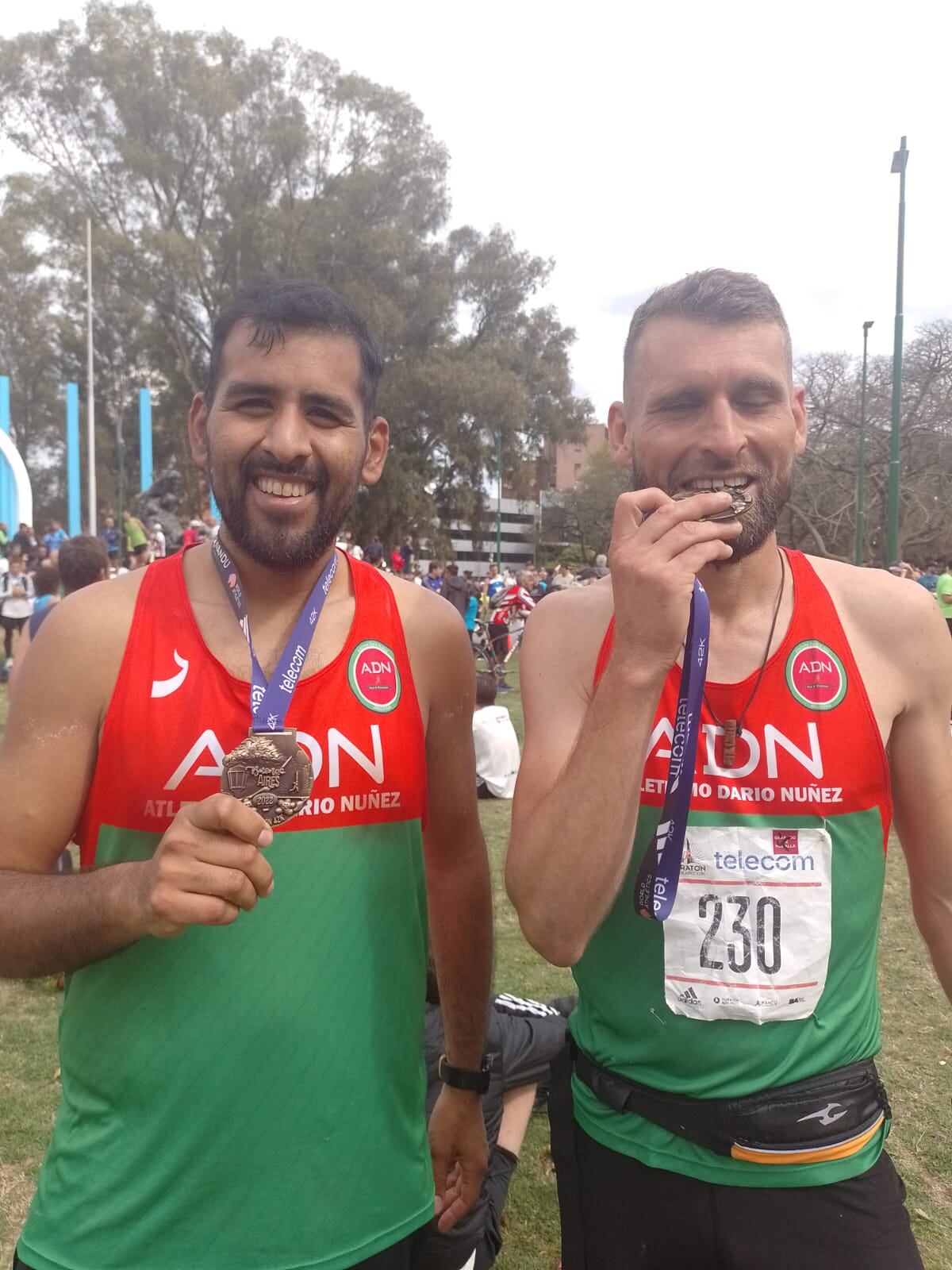 Carlos Quiroga y Diego Bergese de Arroyito en la Maratón Buenos Aires