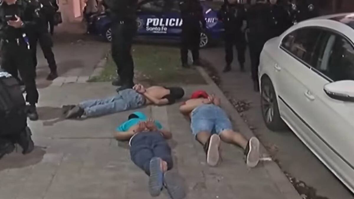 Robo millonario y persecución en Rosario: detienen a tres sospechosos en zona sur