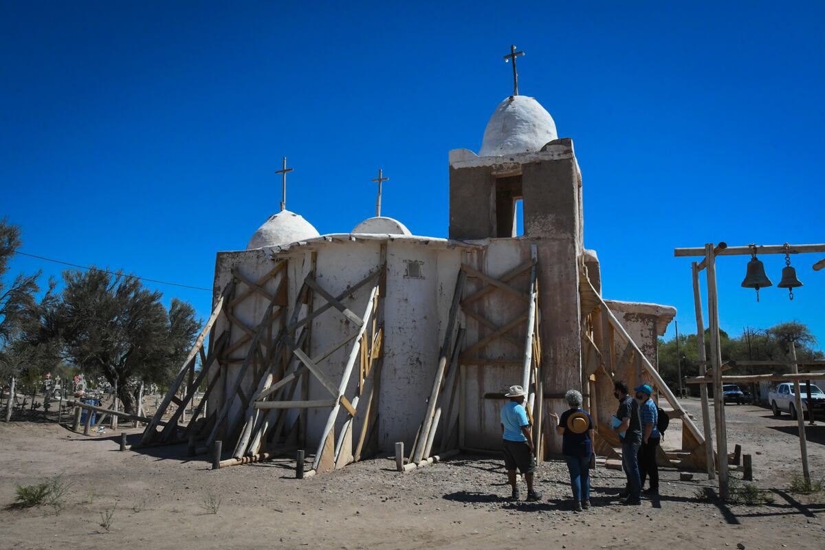 Sigue la restauración de la Capilla del Rosario en Lavalle