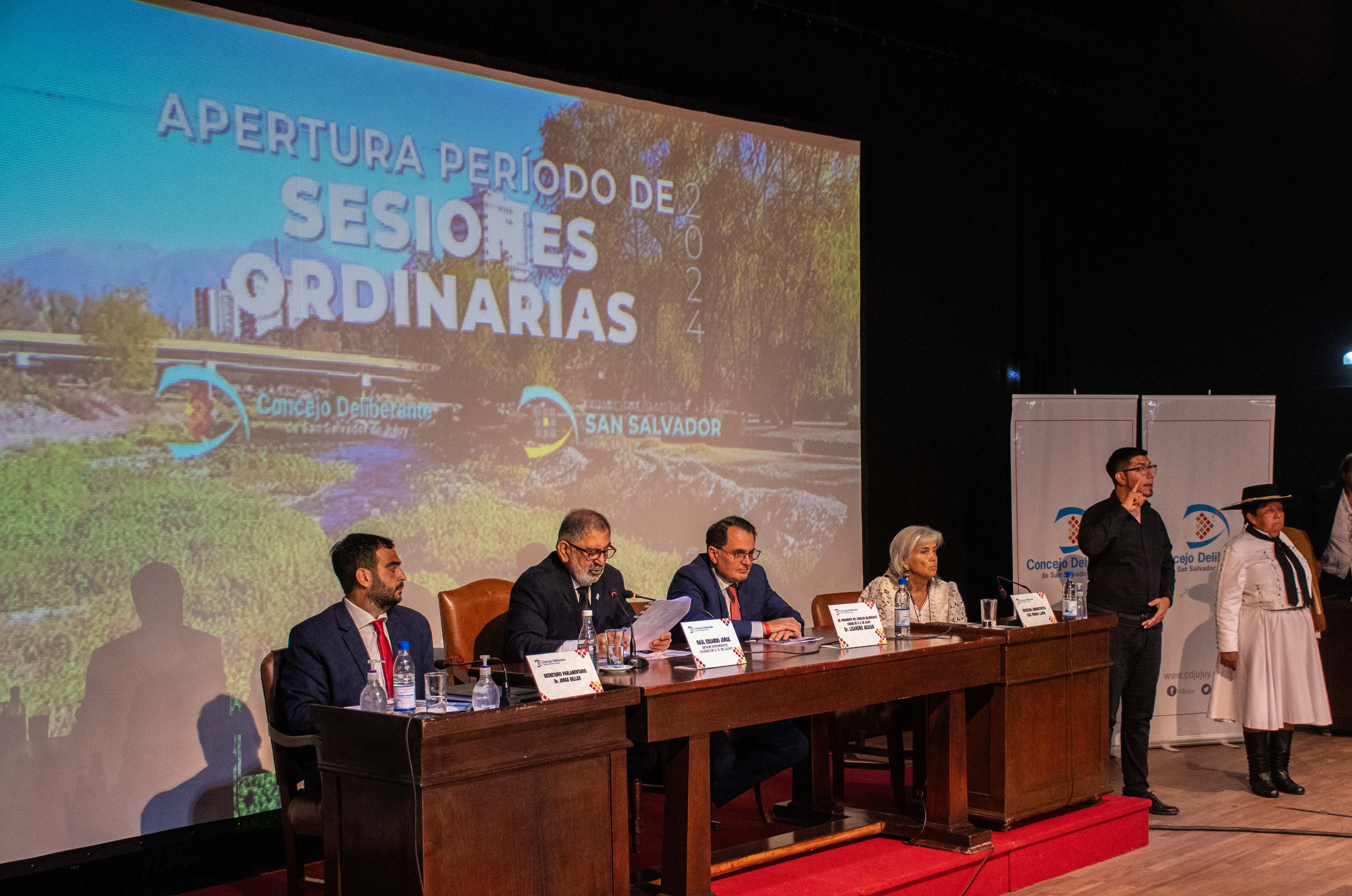 Con su mensaje a los legisladores y la ciudadanía en general el intendente Raúl Jorge dejó inaugurado un nuevo período de sesiones ordinarias del Concejo Deliberante de San Salvador de Jujuy.