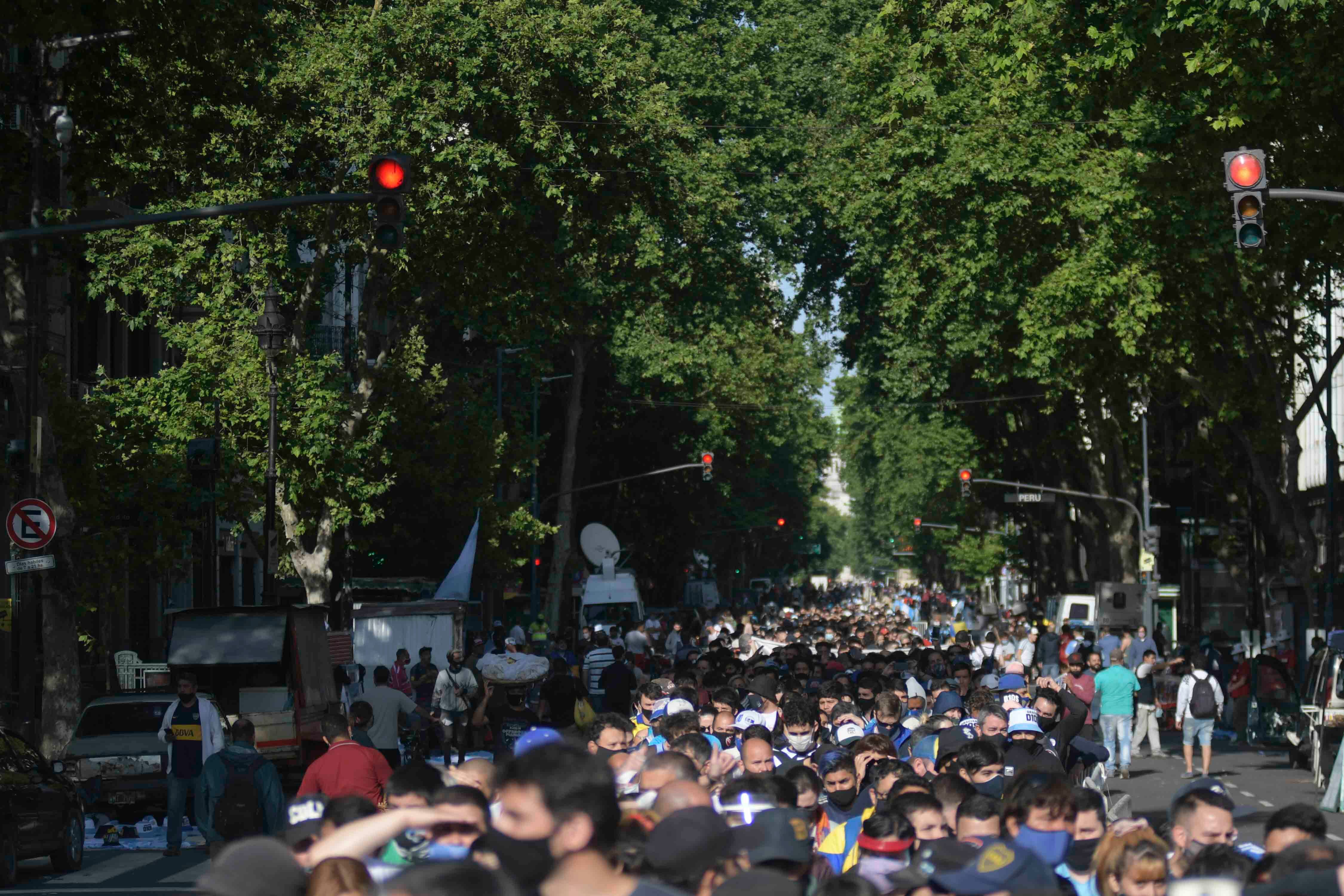 Multitudinaria despedida para el astro argentino en la Casa Rosada.